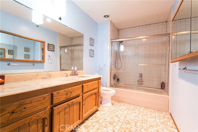 2231 Graham Ave, Redondo Beach, California 90278, 4 Bedrooms Bedrooms, ,3 BathroomsBathrooms,Residential,Sold,Graham Ave,OC17017084