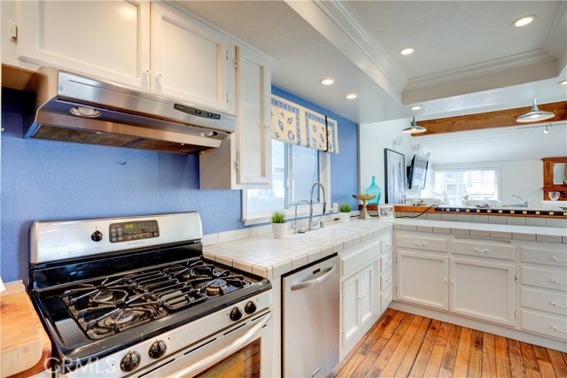 225 15th Street, Manhattan Beach, California 90266, 4 Bedrooms Bedrooms, ,1 BathroomBathrooms,Residential,Sold,15th,SB20180617