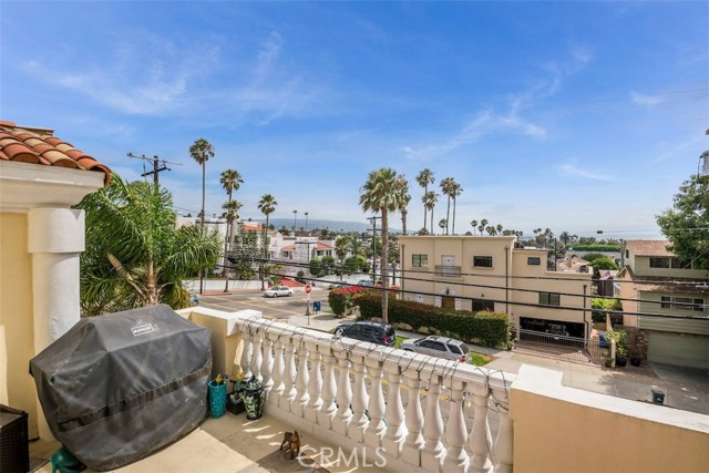 702 Juanita Avenue, Redondo Beach, California 90277, 4 Bedrooms Bedrooms, ,3 BathroomsBathrooms,Residential,Sold,Juanita,PV17180405