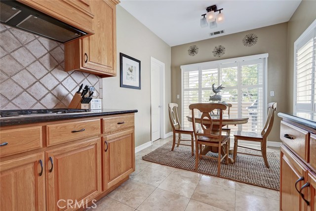 Seamless entertaining from the kitchen to the attached breakfast nook.