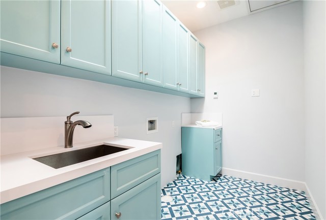 1900 Lynngrove Drive, Manhattan Beach, California 90266, 5 Bedrooms Bedrooms, ,2 BathroomsBathrooms,Residential,Sold,Lynngrove,SB19050815