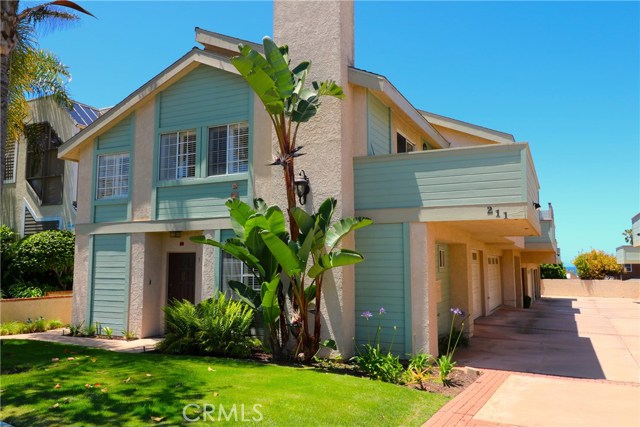 211 Helberta Avenue, Redondo Beach, California 90277, 2 Bedrooms Bedrooms, ,2 BathroomsBathrooms,Residential,Sold,Helberta,RS19118190