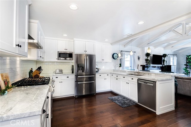 528 Marine Avenue, Manhattan Beach, California 90266, 3 Bedrooms Bedrooms, ,2 BathroomsBathrooms,Residential,Sold,Marine,SB19035532