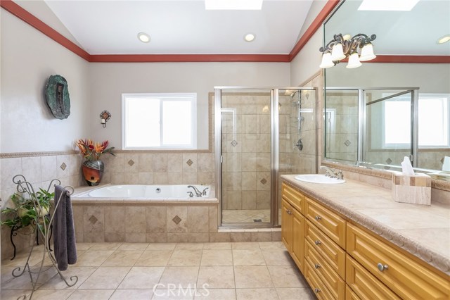 Master Suite w/Jacuzzi tub, separate shower and duel sinks