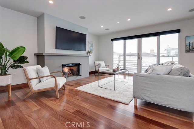 3215 Vista Drive, Manhattan Beach, California 90266, 3 Bedrooms Bedrooms, ,3 BathroomsBathrooms,Residential,Sold,Vista,SB20078547