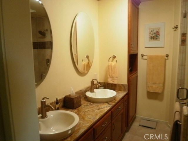 Master bathroom check out the 2 mirrors are medicine cabinets