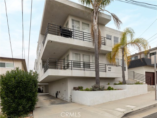 647 1st Place, Hermosa Beach, California 90254, 3 Bedrooms Bedrooms, ,2 BathroomsBathrooms,Residential,Sold,1st,SB19033605