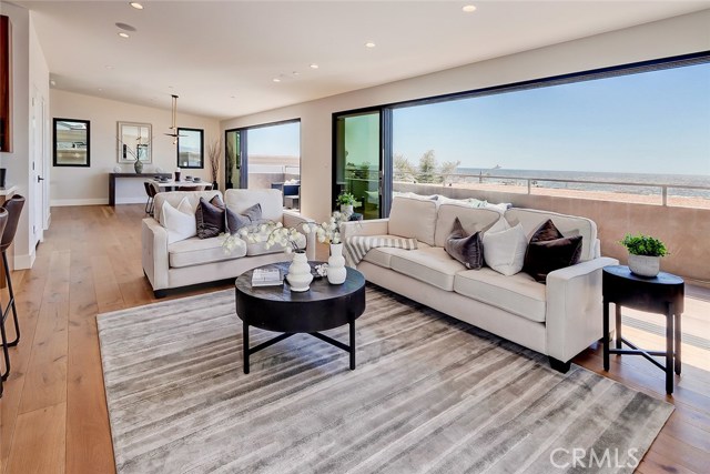1705 Bayview Drive, Hermosa Beach, California 90254, 4 Bedrooms Bedrooms, ,2 BathroomsBathrooms,Residential,Sold,Bayview,SB20095687