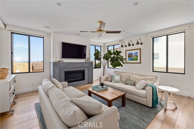 535 Avenue B, Redondo Beach, California 90277, 4 Bedrooms Bedrooms, ,3 BathroomsBathrooms,Residential,Sold,Avenue B,SB20169921