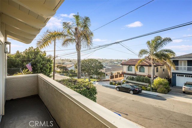 1156 10th Street, Manhattan Beach, California 90266, 3 Bedrooms Bedrooms, ,2 BathroomsBathrooms,Residential,Sold,10th,SB21063367