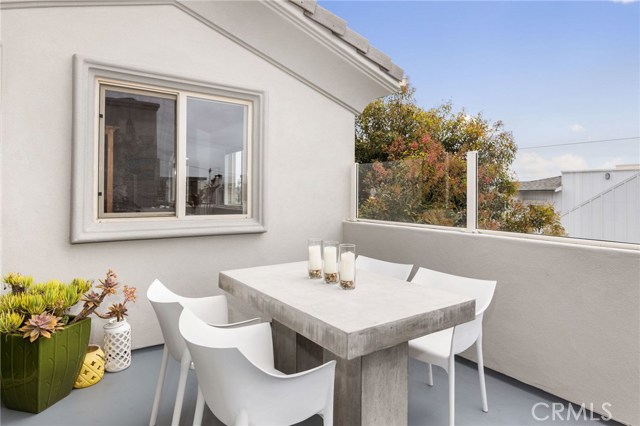 952 15th Street, Hermosa Beach, California 90254, 4 Bedrooms Bedrooms, ,3 BathroomsBathrooms,Residential,Sold,15th,SB20106766