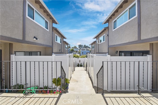 1140 Manhattan Beach Boulevard, Manhattan Beach, California 90266, 2 Bedrooms Bedrooms, ,3 BathroomsBathrooms,Residential,Sold,Manhattan Beach,SB21036355