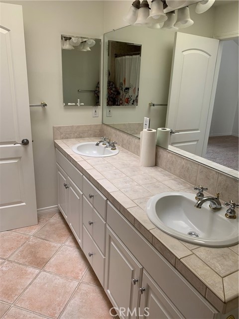 master bathroom has double sinks/walk-in tub