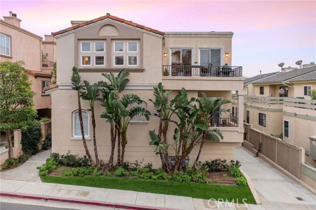 702 11th Street, Hermosa Beach, California 90254, 4 Bedrooms Bedrooms, ,2 BathroomsBathrooms,Residential,Sold,11th,SB21018401