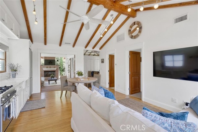 533 5th Street, Manhattan Beach, California 90266, 2 Bedrooms Bedrooms, ,1 BathroomBathrooms,Residential,Sold,5th,SB21107538