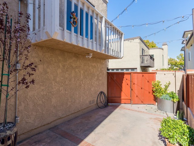 808 Vincent Street, Redondo Beach, California 90277, 3 Bedrooms Bedrooms, ,2 BathroomsBathrooms,Residential,Sold,Vincent,PV20055164