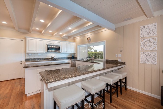 10 Sunnyfield Drive, Rolling Hills Estates, California 90274, 3 Bedrooms Bedrooms, ,2 BathroomsBathrooms,Residential,Sold,Sunnyfield,SB21066576