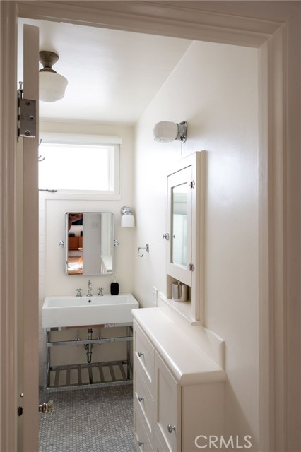 925 15th Place, Hermosa Beach, California 90254, 2 Bedrooms Bedrooms, ,1 BathroomBathrooms,Residential,Sold,15th,SB20221985