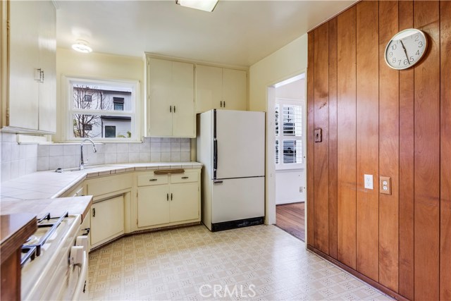 1813 Lynngrove Drive, Manhattan Beach, California 90266, 2 Bedrooms Bedrooms, ,Residential,Sold,Lynngrove,SB18291838