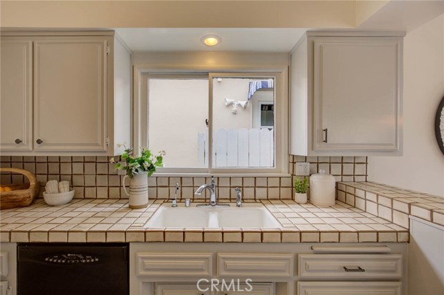 729 12th Street, Manhattan Beach, California 90266, 3 Bedrooms Bedrooms, ,2 BathroomsBathrooms,Residential,Sold,12th,SB19138998