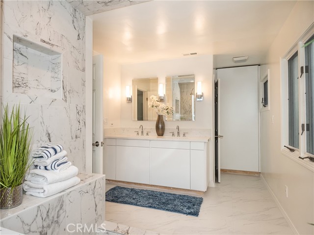 324 21st Street, Manhattan Beach, California 90266, 3 Bedrooms Bedrooms, ,4 BathroomsBathrooms,Residential,Sold,21st,SB21154913