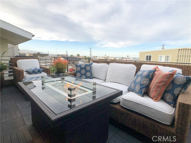 900 Manhattan Avenue, Hermosa Beach, California 90254, 4 Bedrooms Bedrooms, ,3 BathroomsBathrooms,Residential,Sold,Manhattan,PV20025894