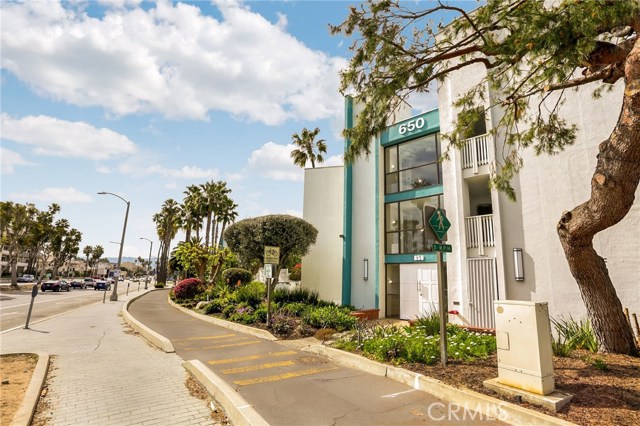 650 The Vlg, Redondo Beach, California 90277, 1 Bedroom Bedrooms, ,1 BathroomBathrooms,Residential,Sold,The Vlg,SB18021367