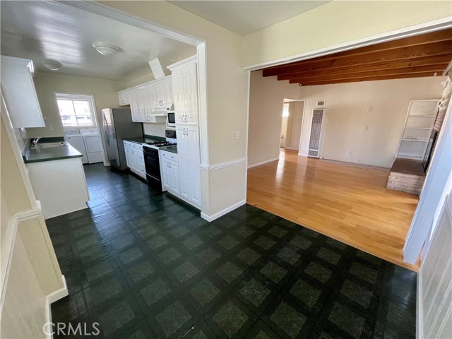 2022 Perry Avenue, Redondo Beach, California 90278, ,Residential Income,Sold,Perry,SB21055379