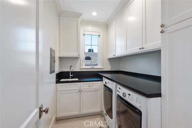 2201 Oak Avenue, Manhattan Beach, California 90266, 5 Bedrooms Bedrooms, ,5 BathroomsBathrooms,Residential,Sold,Oak,SB21126530