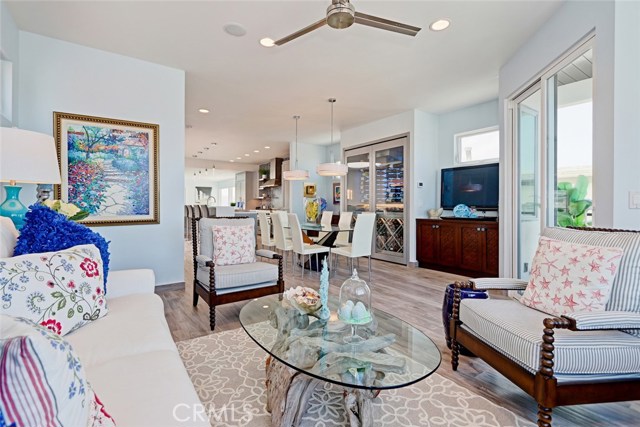 300 28th Street, Hermosa Beach, California 90254, 4 Bedrooms Bedrooms, ,4 BathroomsBathrooms,Residential,Sold,28th,SB18066666