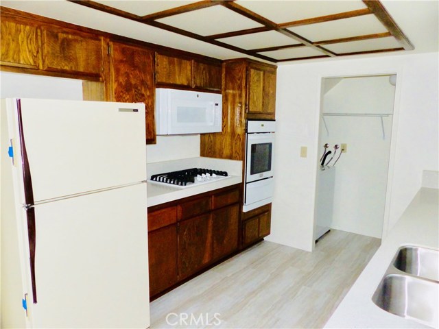 2703 Rockefeller Lane, Redondo Beach, California 90278, 2 Bedrooms Bedrooms, ,2 BathroomsBathrooms,Residential,Sold,Rockefeller,SB19140385