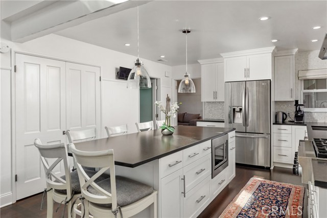 668 36th Street, Manhattan Beach, California 90266, 3 Bedrooms Bedrooms, ,2 BathroomsBathrooms,Residential,Sold,36th,SB21007690