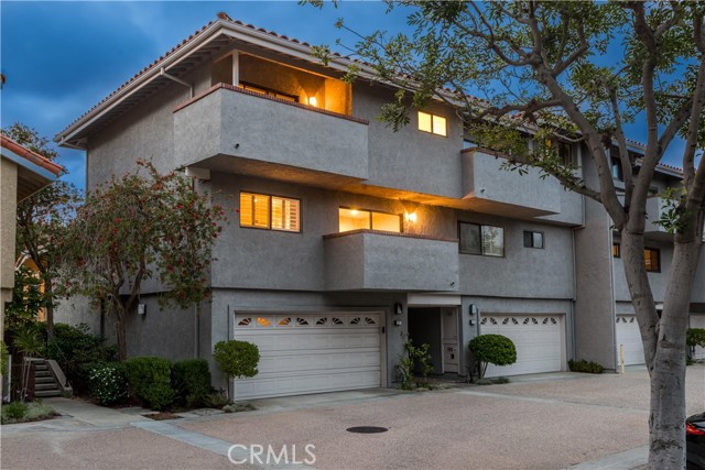 27 Coronado Court, Manhattan Beach, California 90266, 2 Bedrooms Bedrooms, ,3 BathroomsBathrooms,Residential,Sold,Coronado,PV18241500