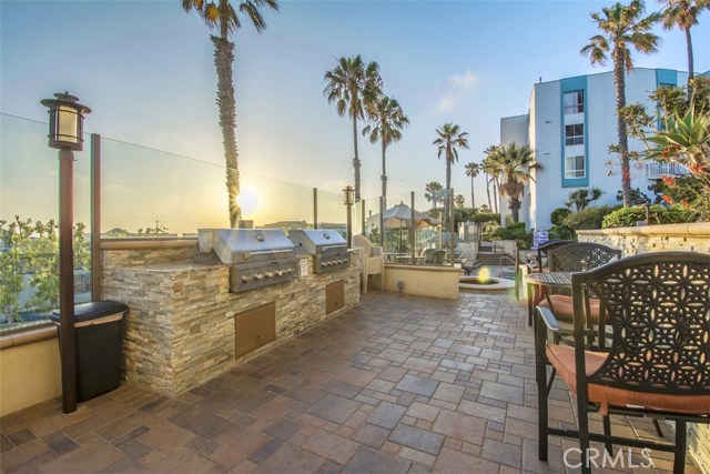 610 The Village, Redondo Beach, California 90277, 1 Bedroom Bedrooms, ,1 BathroomBathrooms,Residential,Sold,The Village,SB19227974