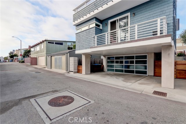 2461 Myrtle Avenue, Hermosa Beach, California 90254, 4 Bedrooms Bedrooms, ,Residential,Sold,Myrtle,SB20143754