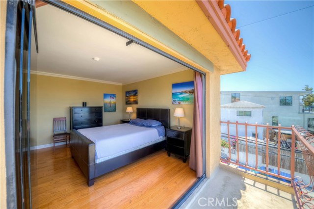 Master Bedroom balcony with almost invisible Cover Glass sliding glass doors