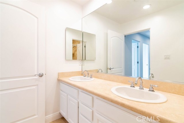 651 9th Street, Hermosa Beach, California 90254, 4 Bedrooms Bedrooms, ,4 BathroomsBathrooms,Residential,Sold,9th,SB18239409