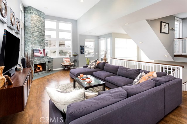 125 4th Street, Hermosa Beach, California 90254, 4 Bedrooms Bedrooms, ,3 BathroomsBathrooms,Residential,Sold,4th,SB18054270