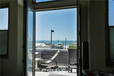 1200 Manhattan Avenue, Manhattan Beach, California 90266, ,Residential Income,Sold,Manhattan,SB18082081