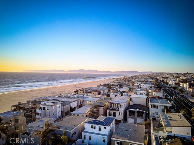 132 35th Place, Hermosa Beach, California 90254, 2 Bedrooms Bedrooms, ,2 BathroomsBathrooms,Residential,Sold,35th,SB19057826