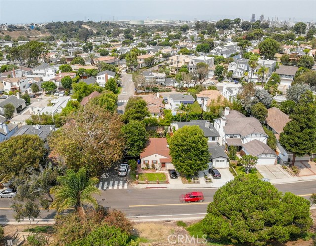 2201 Valley Drive, Manhattan Beach, California 90266, 3 Bedrooms Bedrooms, ,1 BathroomBathrooms,Residential,Sold,Valley,SB20186941