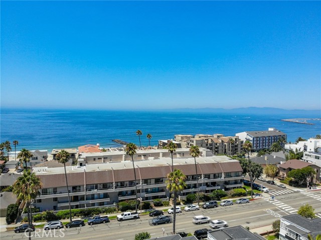 700 Esplanade, Redondo Beach, California 90277, 2 Bedrooms Bedrooms, ,2 BathroomsBathrooms,Residential,Sold,Esplanade,PV20164603