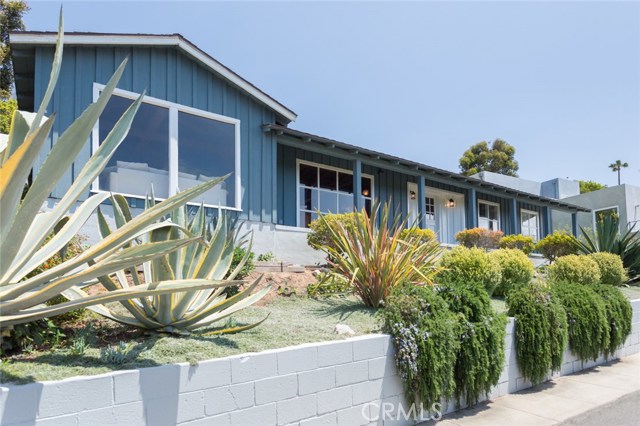 611 Gould Terrace, Hermosa Beach, California 90254, 4 Bedrooms Bedrooms, ,1 BathroomBathrooms,Residential,Sold,Gould,SB17111077