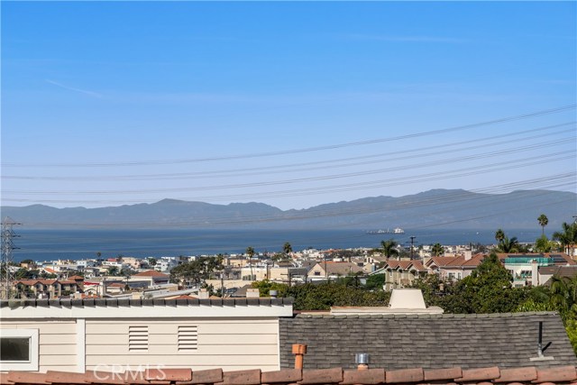 708 Lucia Avenue, Redondo Beach, California 90277, 4 Bedrooms Bedrooms, ,2 BathroomsBathrooms,Residential,Sold,Lucia,SB20227014