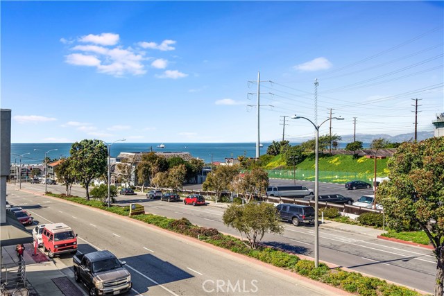 460 Rosecrans Avenue, Manhattan Beach, California 90266, 3 Bedrooms Bedrooms, ,2 BathroomsBathrooms,Residential,Sold,Rosecrans,SB19043748