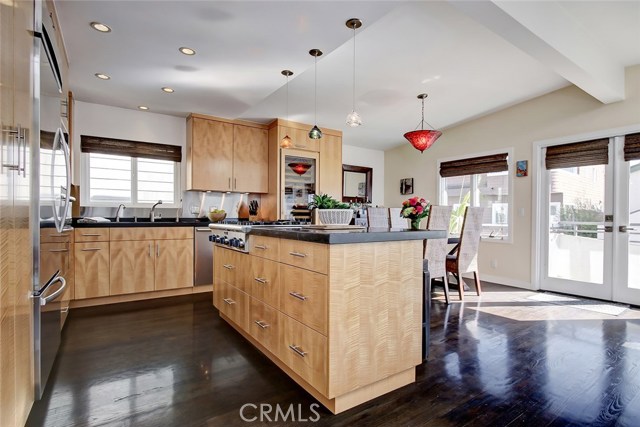 417 27th Street, Manhattan Beach, California 90266, 3 Bedrooms Bedrooms, ,1 BathroomBathrooms,Residential,Sold,27th,SB21023616