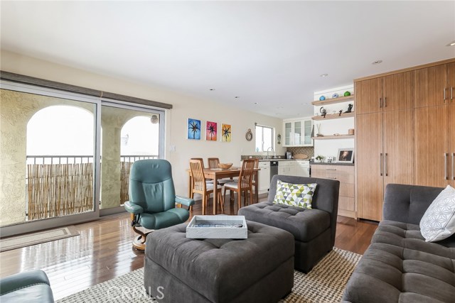 640 Manhattan Beach Boulevard, Manhattan Beach, California 90266, 2 Bedrooms Bedrooms, ,2 BathroomsBathrooms,Residential,Sold,Manhattan Beach,RS20159337