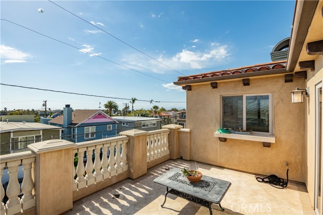 2034 SPRINGFIELD Avenue, Hermosa Beach, California 90254, 5 Bedrooms Bedrooms, ,3 BathroomsBathrooms,Residential,Sold,SPRINGFIELD,SB21089545