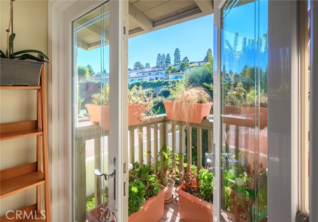15 Oaktree Lane, Rolling Hills Estates, California 90274, 3 Bedrooms Bedrooms, ,1 BathroomBathrooms,Residential,Sold,Oaktree,PV19262443