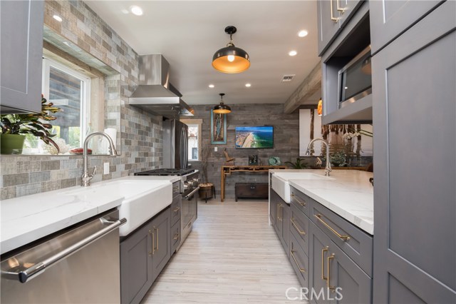 619 Gertruda Avenue, Redondo Beach, California 90277, 3 Bedrooms Bedrooms, ,Residential,Sold,Gertruda,PV20123167